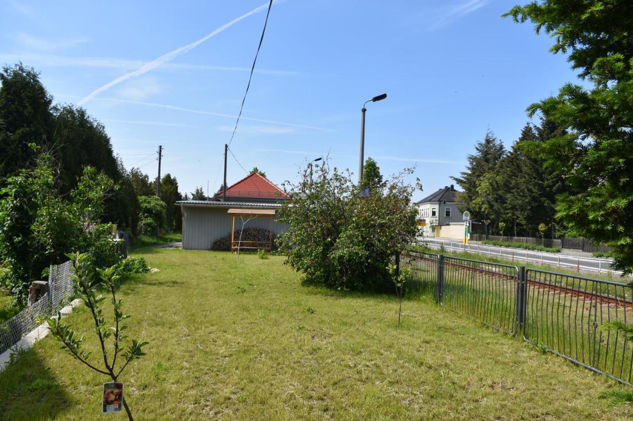 Bahnhof Laussnitz Apartment Bagian luar foto